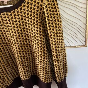 Philosophy women’s houndstooth crew neck sweater brown and gold. Size M.